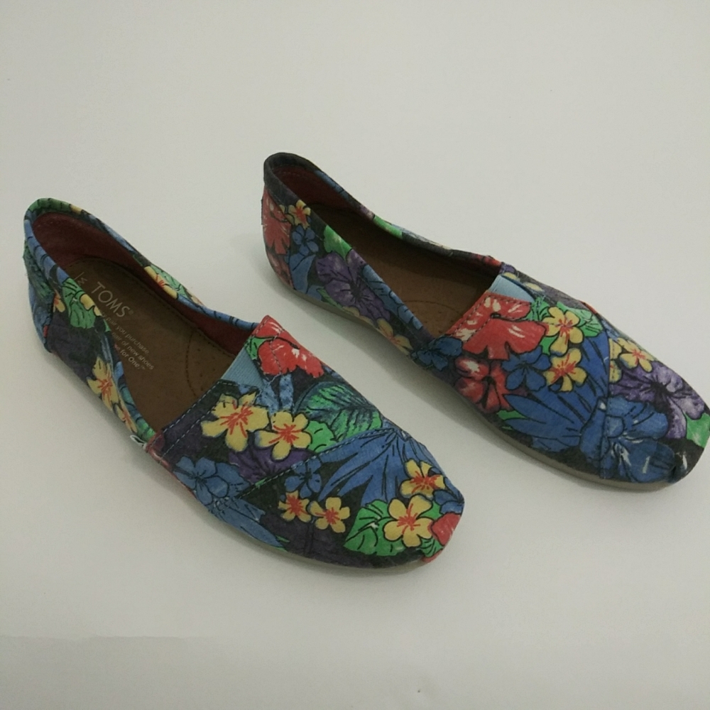 TOMS Slide On Flowered Flats/Sneakers